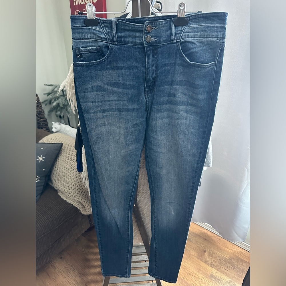 KanCan Women's Dark Blue Skinny Jeans - EUC